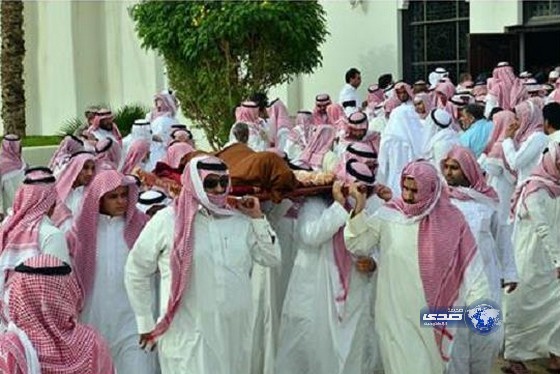 أمير الرياض ونائبه على رأس مشيّعي الشيخ “ابن خنين” (صور)