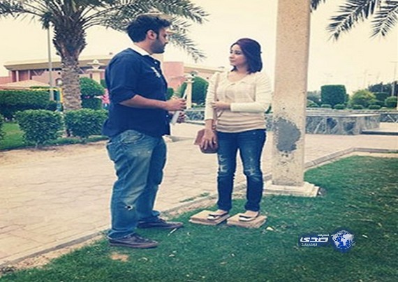 أسيل عمران تتغلب على قصر قامتها بوضع مجموعة بلاطات