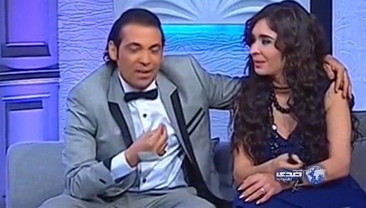 بالفيديو .. الراقصة دينا لـ سعد الصغير : نزل إيدك عن كتفي أنا ست متجوزة