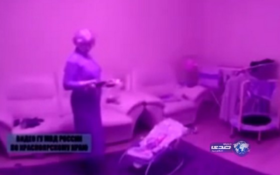 بالفيديو:خادمة تضرب طفلا حتى الموت أثناء غياب أمه