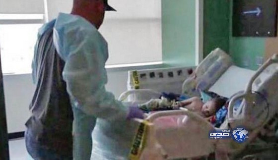 منع أمريكيين من”احتضان” طفلهما لأنه “مشع”