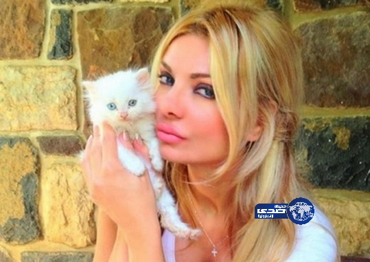 ميريام كلينك تصف جعجع بـ ” المجرم ” و تهدد باحراق جواز سفرها اللبناني