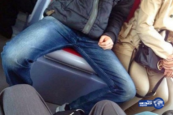 التركيات يصرخن في وجوه الرجال .. “لاتمد رجليك”