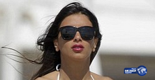 صديقة فابريغاس اللبنانية تخطف الاضواء من ميسي