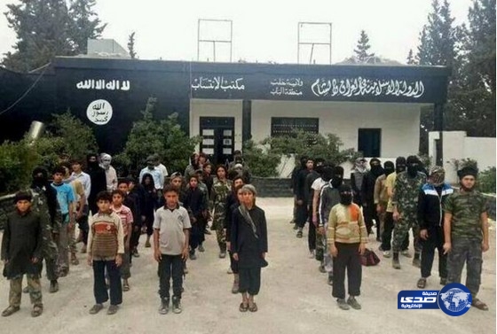 “داعش” تستمر بتجنيد مئات الأطفال!