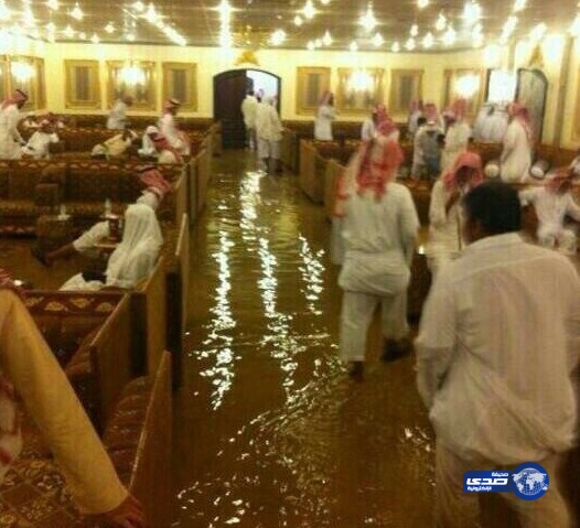 صالة افراح تحولت الى بركة سباحة بعد امطار البارحة في مكة