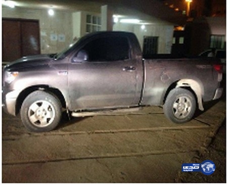 سيارة بدون لوحات تطلق النار على فرق مكافحة المخدرات والمرور