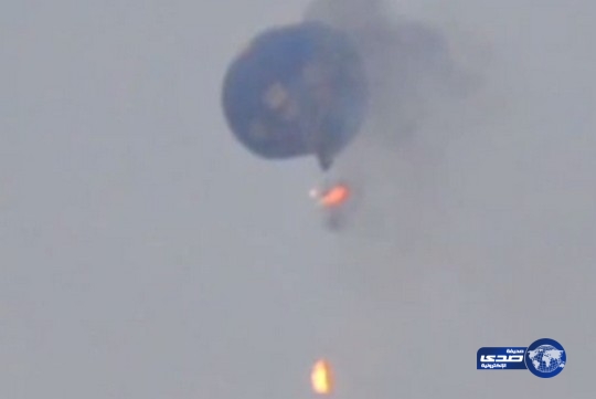 فيديو.. منطاد يحترق وركابه يقفزون منه