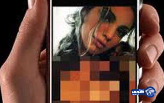 السجن لموظفة تغري مديرها بمقاطع خليعة عبر”الواتس”