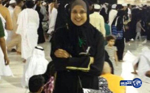 ياسمين عبدالعزيز تظهر بالحجاب امام الكعبة المشرفة