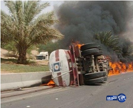 احتراق ناقلة بترول محملة بـ”الديزل” بطريق الحرمين