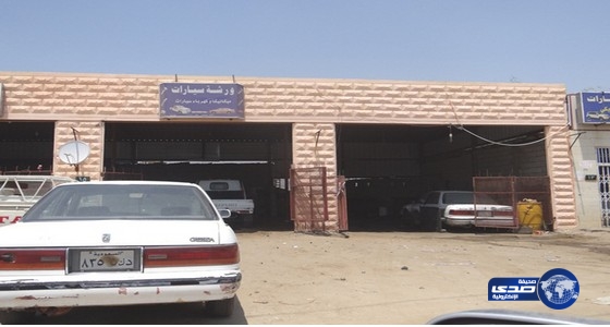 إخماد حريق في ورشة سيارات بـ منيظر بارق