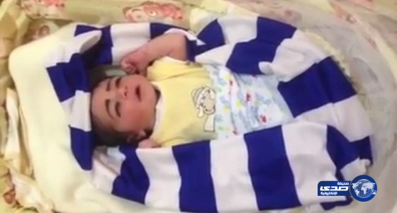 بالفيديو .. مشجع هلالي يختار (سامي) اسما لابنه بمناسبة التأهل