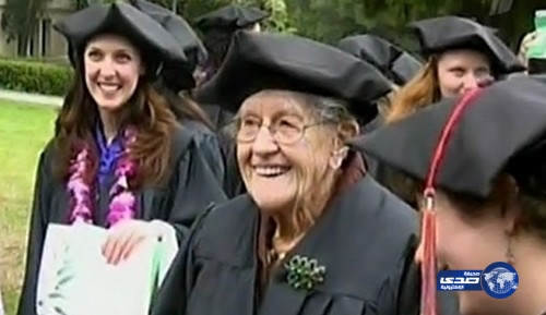 أمريكية تحصل على شهادتها الجامعية عند بلوغها الـ 99 من العمر