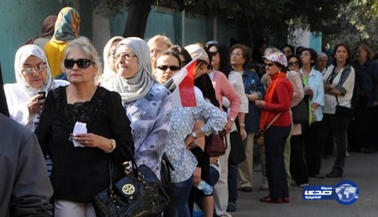 سيدة تضع مولودها أثناء إدلائها بصوتها وتسميه السيسي