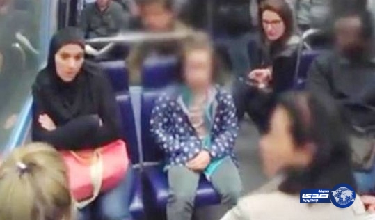 فيديو: فرنسية تهاجم فتاة محجبة وتثير جدلاً واسعاً
