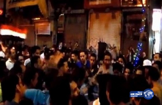 بالفيديو: شاب مصري يصفع شقيقته بعد أن شاهدها ترقص في الشارع