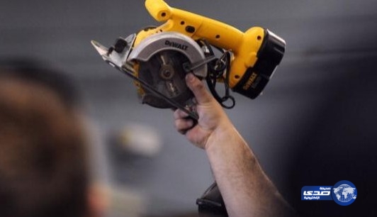 أطباء يعيدون يد عامل تم بترها نتيجة خطأ