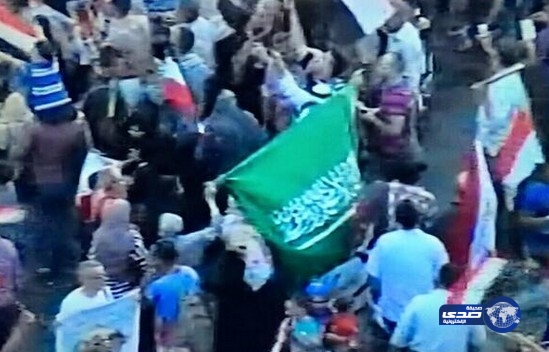راية التوحيد في ميدان التحرير لحظة اعلان السيسي رئيسا لمصر