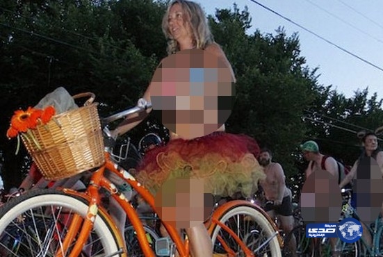 آلاف العراة يتجولون بالدراجات في شوارع العالم