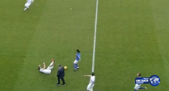 بالفيديو:مورينيو “المجنون” يعرقل لاعب في مباراة خيرية