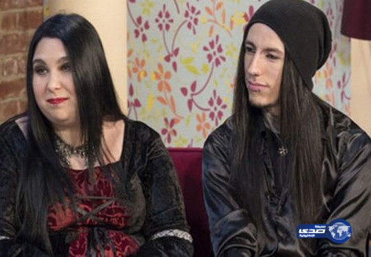 زوجان يشربان من دماء بعضهما لتوطيد العلاقة الزوجية!