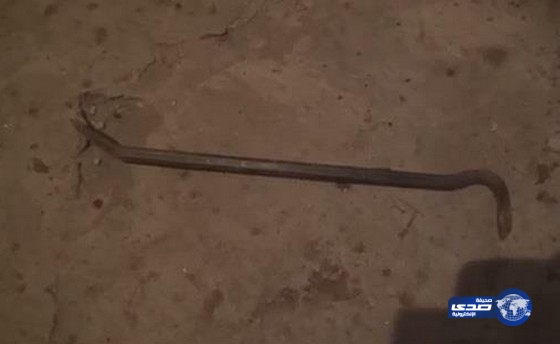 شاب يمني يقتل أمه ويصيب شقيقيه بجروح خطيرة (صور)