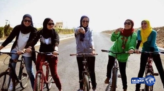 بالصور.. المصريات يستجبن لمبادرة السيسي لركوب الدراجات