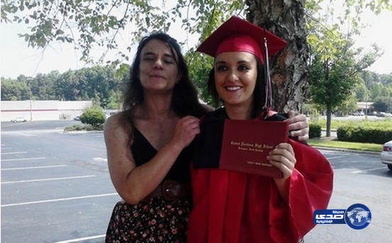 طالبة أُعيدت إلى منزلها لإرتدائها فستان قصير!