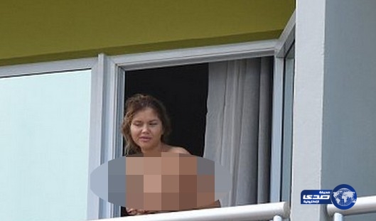 فتاة “عارية” تماما تثير أزمة في فندق بعثة إنكلترا