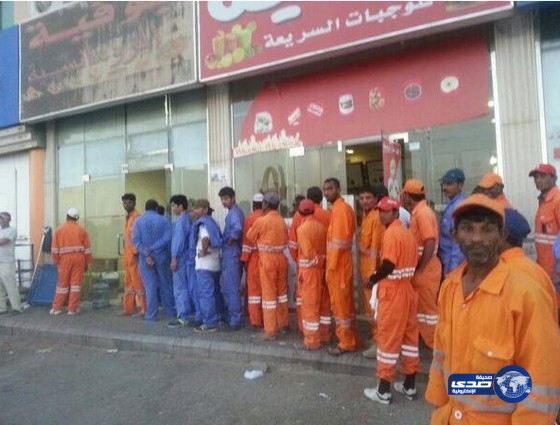 صاحب مطعم بالرياض يمنح عمال النظافة فطورا مجانيا كل صباح