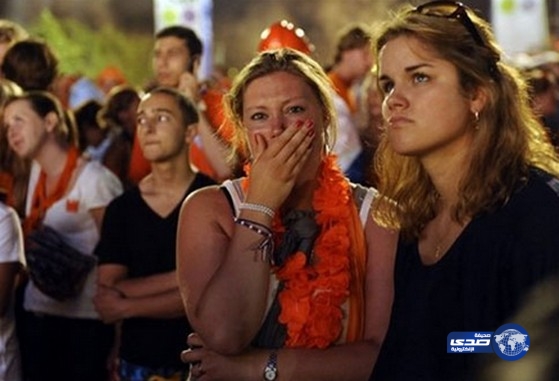 بالصور..لحظات الحزن على وجوه مشجعي المونديال