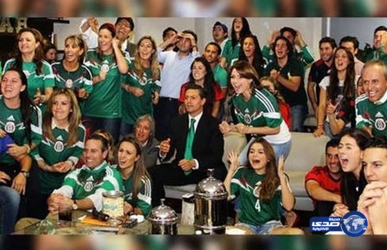 كيف يتابع أجمل رئيس في العالم مباريات منتخب بلاده؟