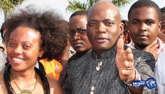 رئيس إذاعة جنوب أفريقيا يحصل على “زوجة” هدية