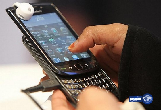 محادثة هاتفية تطرد امرأة من بيتها ليلاً