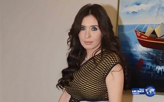 الراقصة ” دينا” :ما يحدث في رقص الافراح «قلة أدب» وأساءوا للمهنة