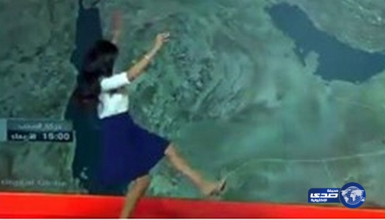 بالفيديو.. “طيحة” قوية لمذيعة “العربية” على الهواء