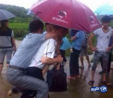 فصل مدير بسبب ركوب  موظف عنده على ظهره