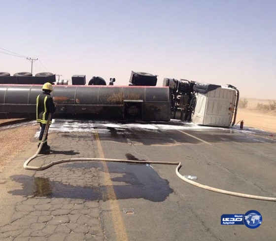 انقلاب ناقلة وقود بطريق القصيم ـ حائل