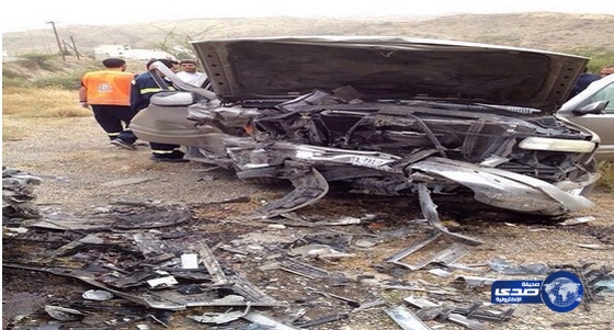 إصابة 3 بتصادم سيارتين في المندق