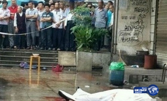 يقتل صديقه ويأكل قلبه أمام المارة: “اختلفا على طبق مكرونة”