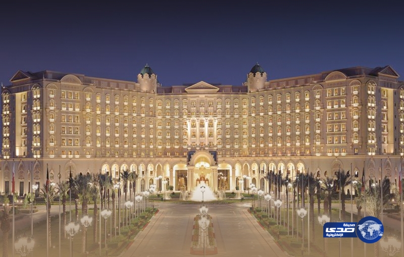 زوجة مسؤول في عمان تقاضي فندقا بعد خسارتها 3 ملايين دولار في القمار