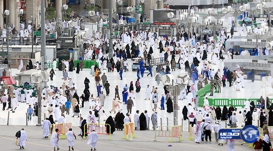 250 مروحة لإطلاق رذاذ الماء البارد بساحات المسجد الحرام