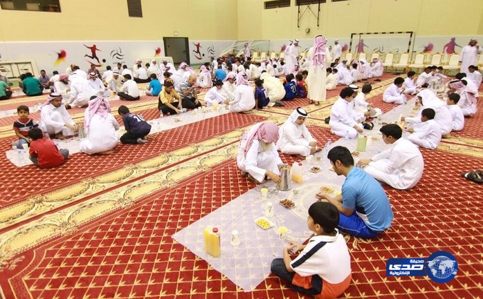 في بادرة انسانية إفطار لاعبين الشباب مع ابناء جمعية انسان