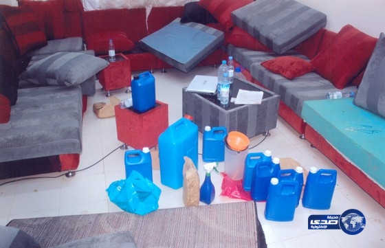 القبض على مقيم اتخذ سكنه وكراً لتصنيع العرق المسكر‎