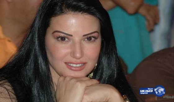 الفنانة سمية الخشاب في رمضان تصلي وتقرأ القرآن