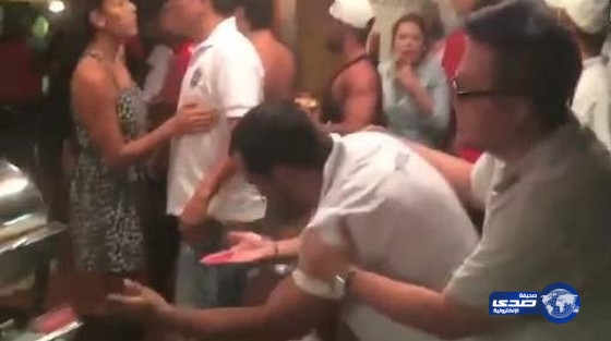 بالفيديو:مشاجرة في مطعم برازيلي بين ابن الرئيس الكولمبي وجمهور السامبا