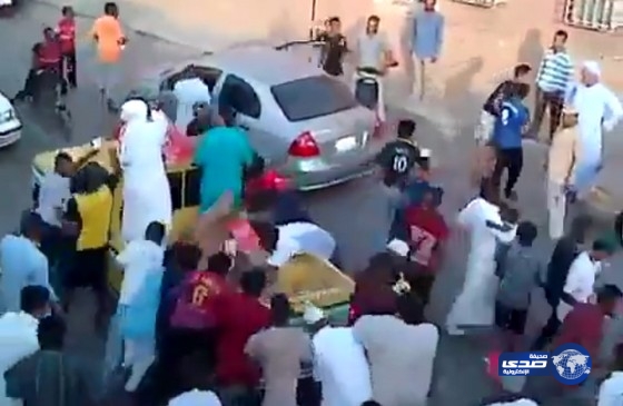بالفيديو .. مجهولون يعتدون على مركّبة أمانة الرياض