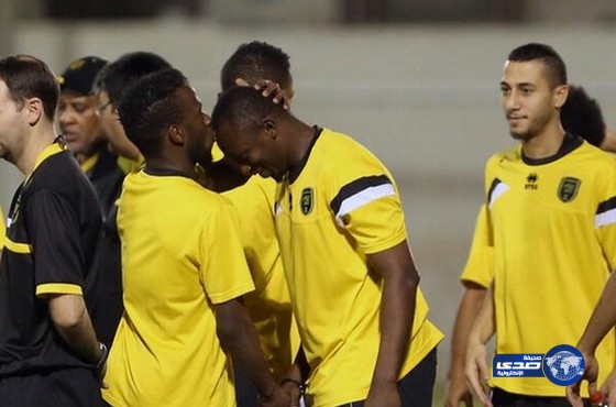 ويقولون ليش لاعبين الاتحاد  قلوبهم على بعض!