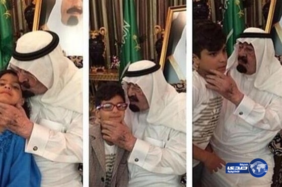 صور حديثة لخادم الحرمين مع بعض أحفاده